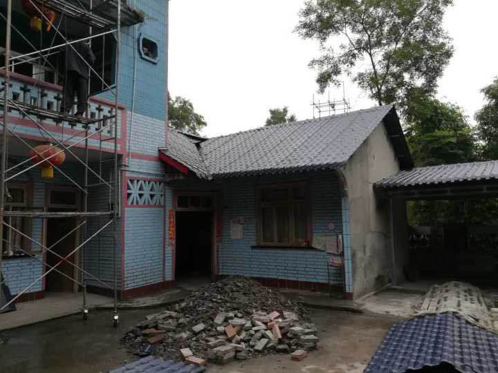 北方兩面坡屋頂幾分水漂亮？采用合成樹脂瓦材料